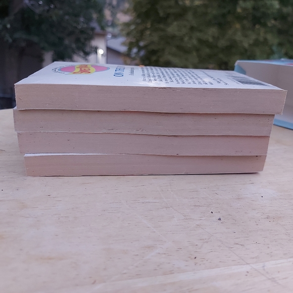 Sweet Valley High 'Super Thriller' (4) box set. - Picture 6 of 7